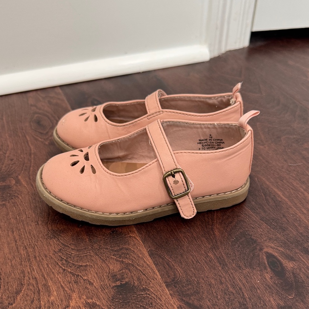 Old Navy Toddler Girls Mary Jane Shoes Peach/Pinkish, toddler size 9